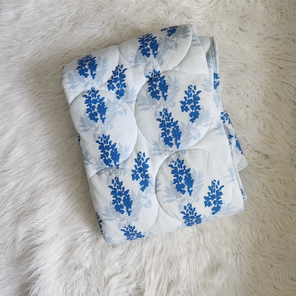 Kate Quinn Blue Wisteria Quilt Bamboo